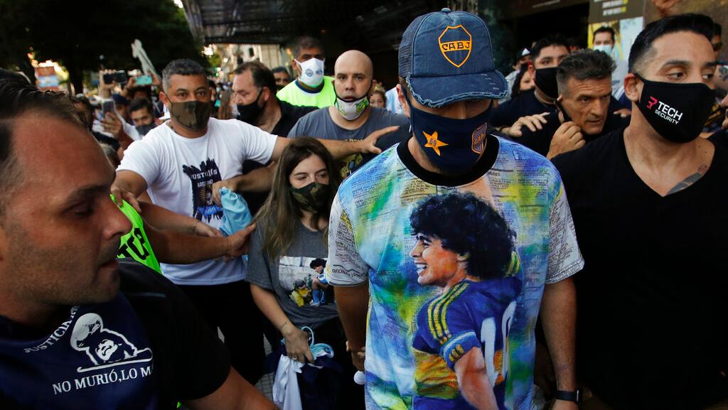 Familiares y aficionados de Maradona. Familiares y aficionados de Maradona.