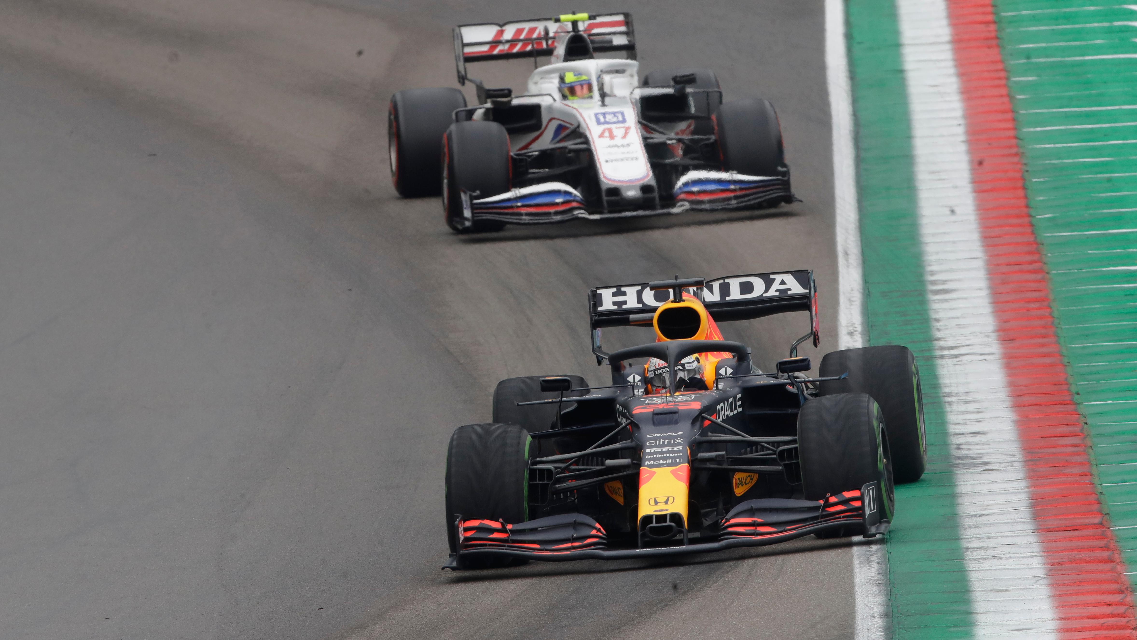 Max Verstappen al frente. Max Verstappen al frente.