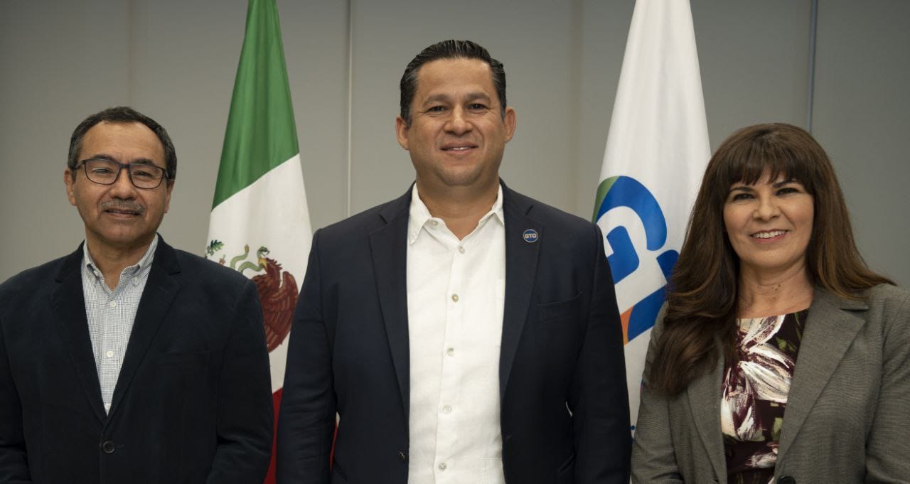 Pie de foto: Juan Pablo Luna, Diego Sinhue y Graciela Amaro