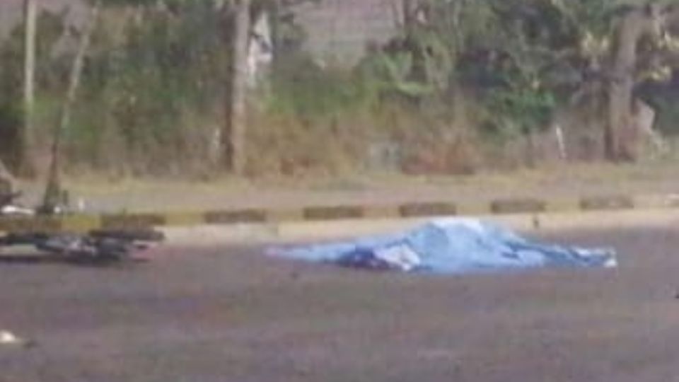 Motociclista muere tras estrellarse en un poste, testigos dicen que iba ...