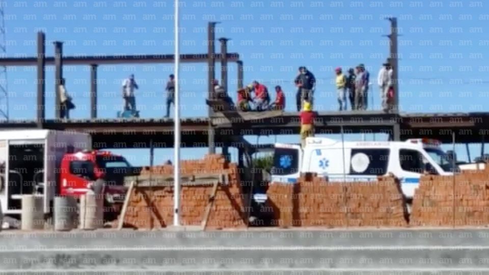Cae de construcción y se encaja varilla en la cadera - Periódico AM