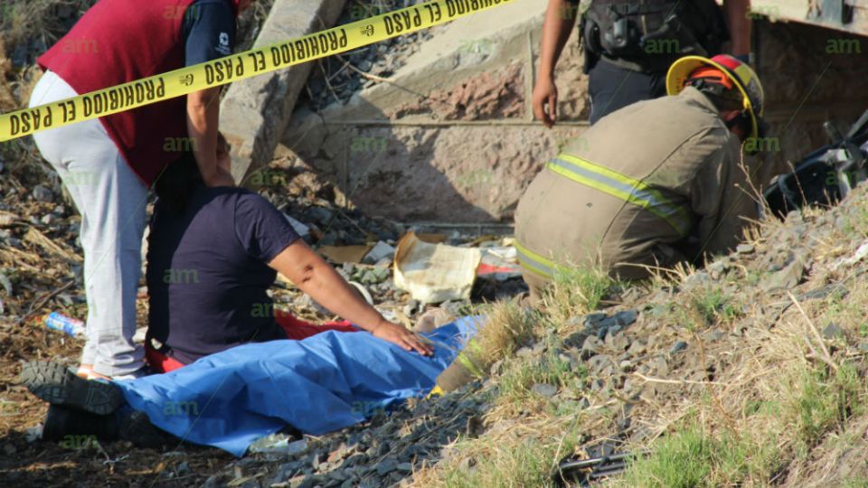 Motociclista intenta ganarle paso al tren y muere - Periódico AM