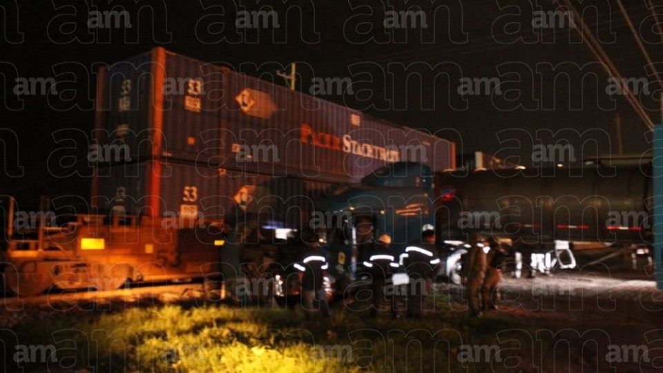 Tráiler fue impactado por el tren al intentar ganarle el paso ...