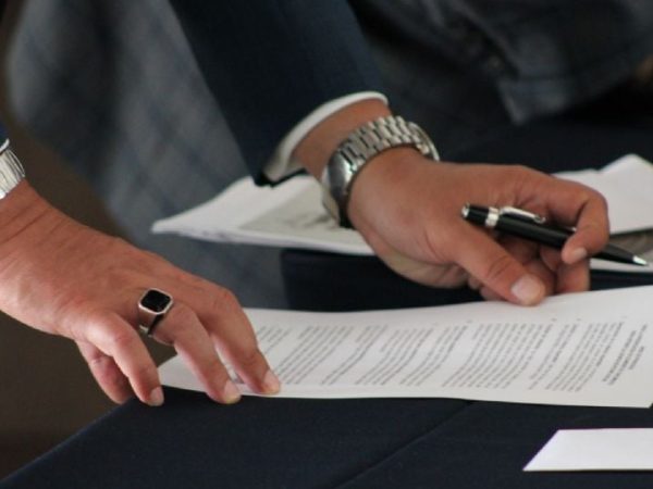 Plantean en Guanajuato prohibir que deudores alimentarios y violentadores sean notarios