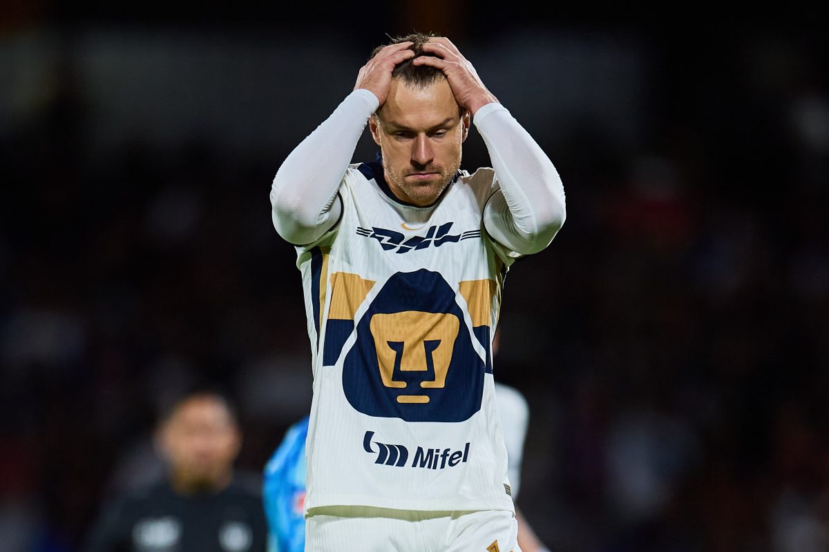Aaron Ramsey después de fallar un penal contra los Tigres en la Liga MX. Foto: Mexsport.