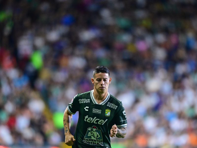James Rodríguez en el juego ante Pumas en el que entró de cambio. Foto: Mexsport.