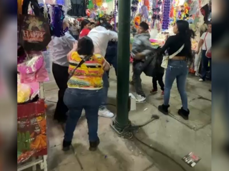 Pelea en venta de alfeñiques en Irapuato