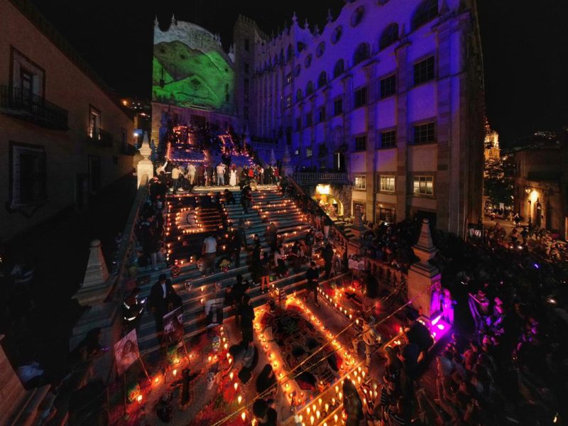 Día de Muertos Guanajuato Ofrenda a estudiantes fallecidos