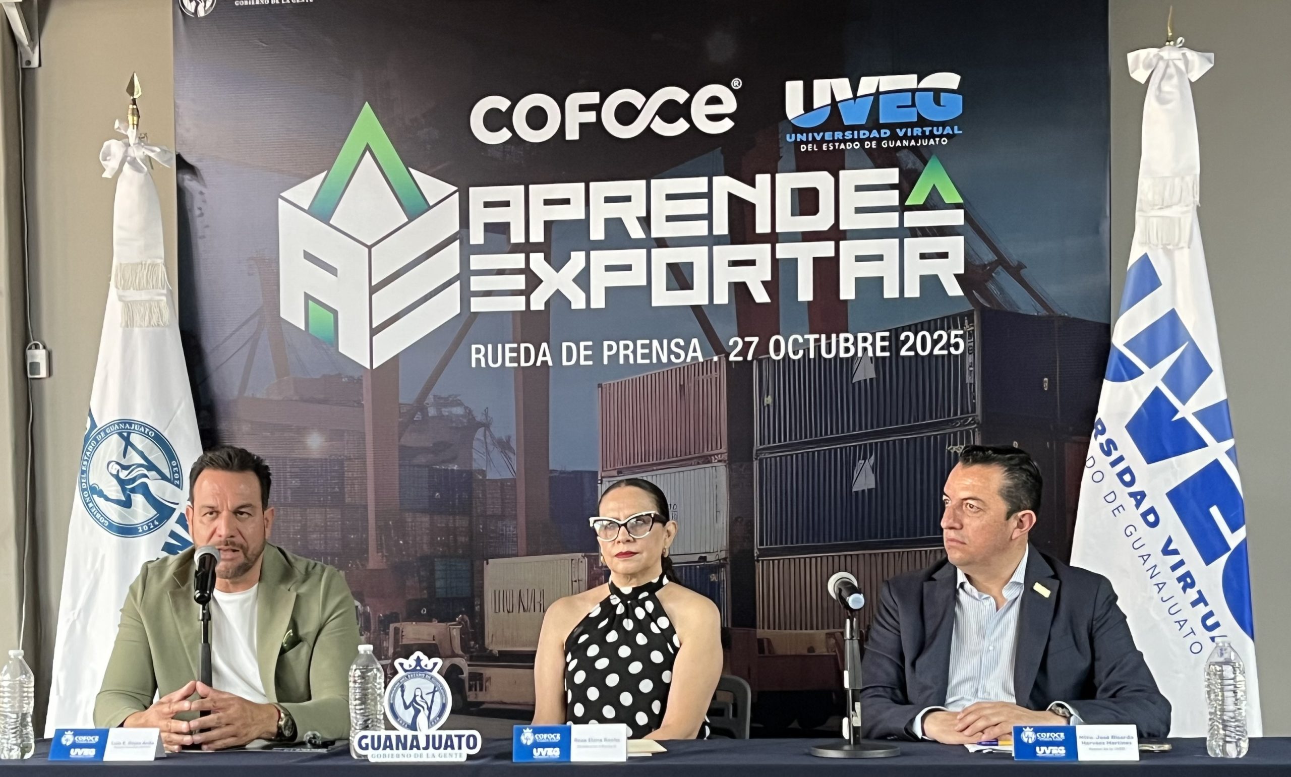 De izquierda a derecha, Luis Ernesto Rojas Ávila, Rosa Elena Rocha Sánchez, José Ricardo Narváez Martínez