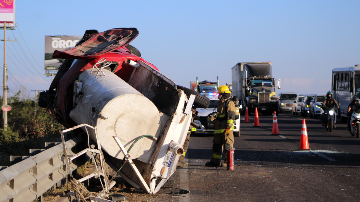Volcadura en la carretera Silao-León