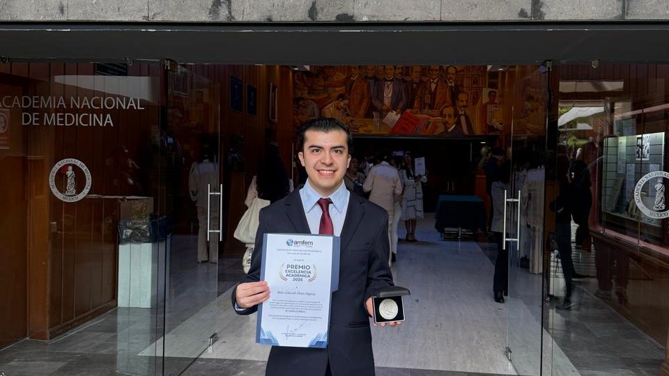 Egresado de la UQl recibe el Premio a la Excelencia Académica AMFEM ...