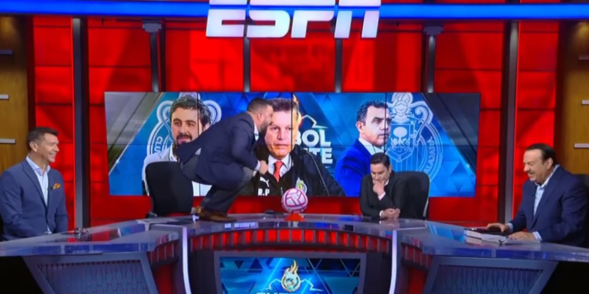 AlvaroMoralesseburladeJorgePietrasanta