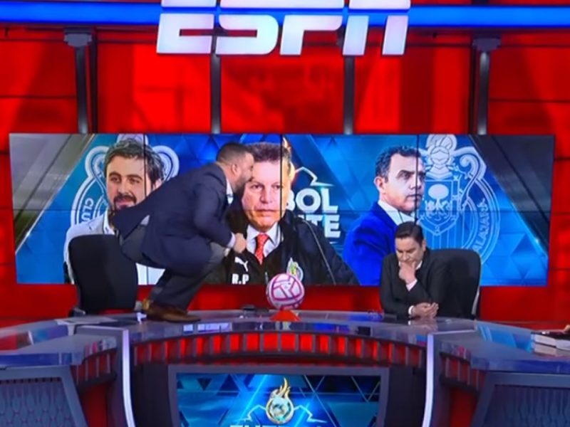 AlvaroMoralesseburladeJorgePietrasanta