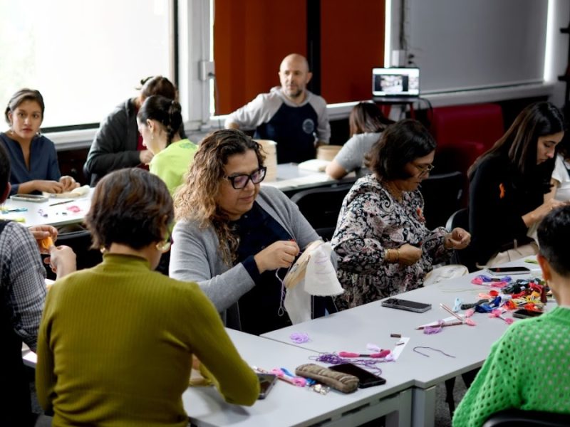 Bordado en Ibero León para visibilizar violencia feminicida