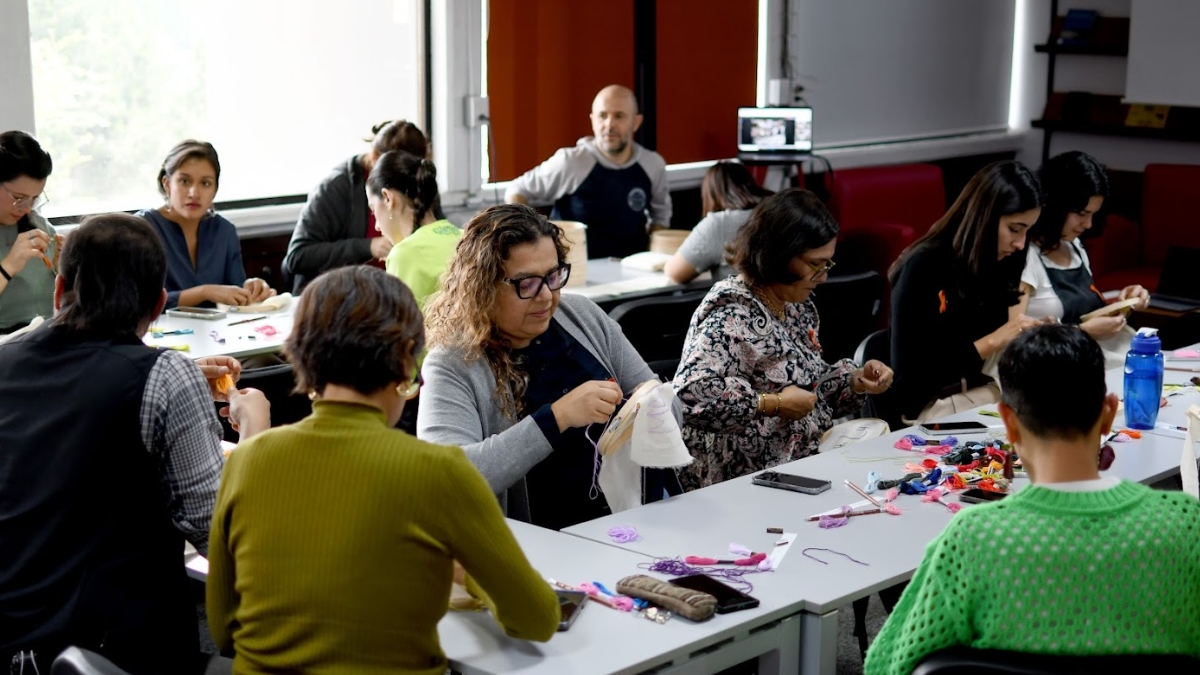 Bordado en Ibero León para visibilizar violencia feminicida