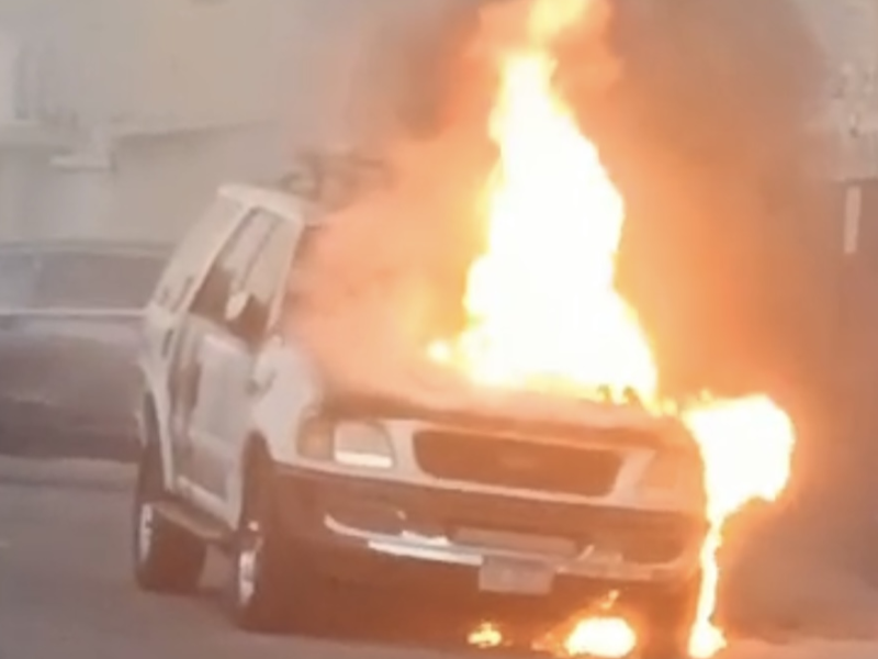 Autos incendiados en Irapuato 01