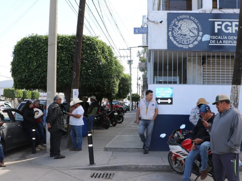 Campesinos ante FGR por obstaculizar vías férreas