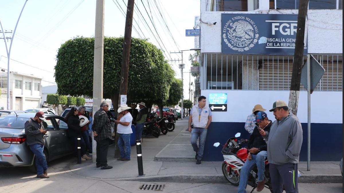 Campesinos ante FGR por obstaculizar vías férreas