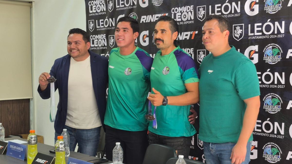 El arquero leonés Óscar García estuvo presente en la presentación oficial del Keeper Kombat 2025, a realizarse en la Deportiva del Estado a finales de noviembre.