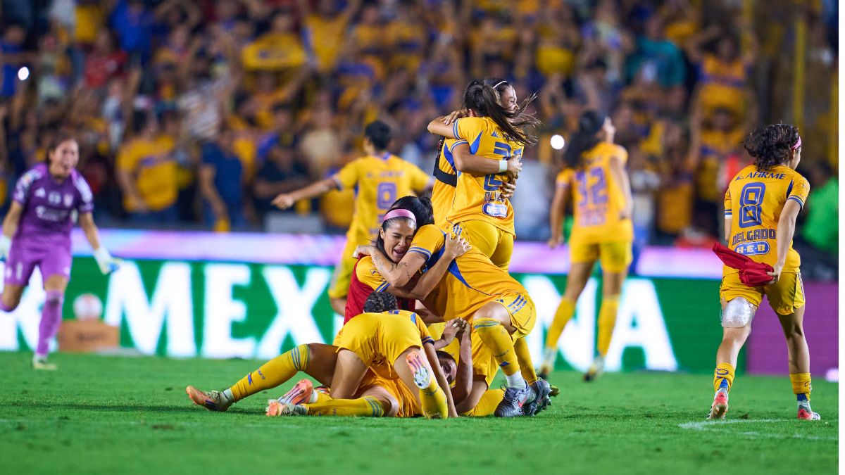 Tigres Femenil celebrando su octavo campeonato de liga. Foto: Mexsport.