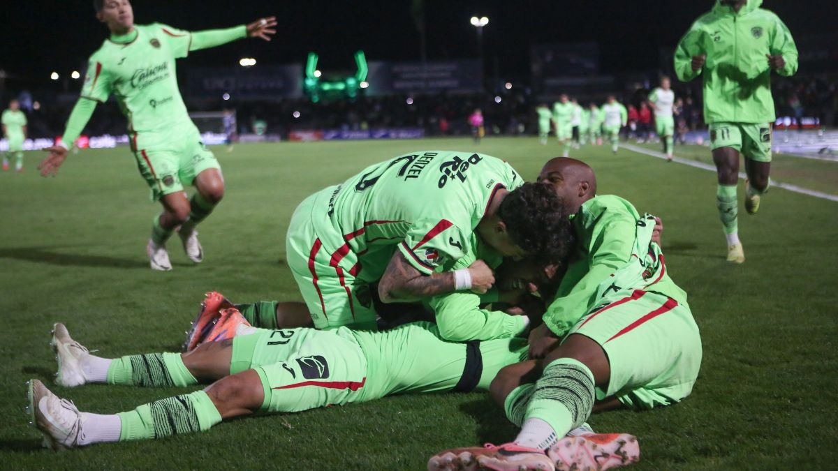 Bravos de Ciudad Juárez celebrando uno de sus dos goles ante Pachuca. Foto: Mexsport.