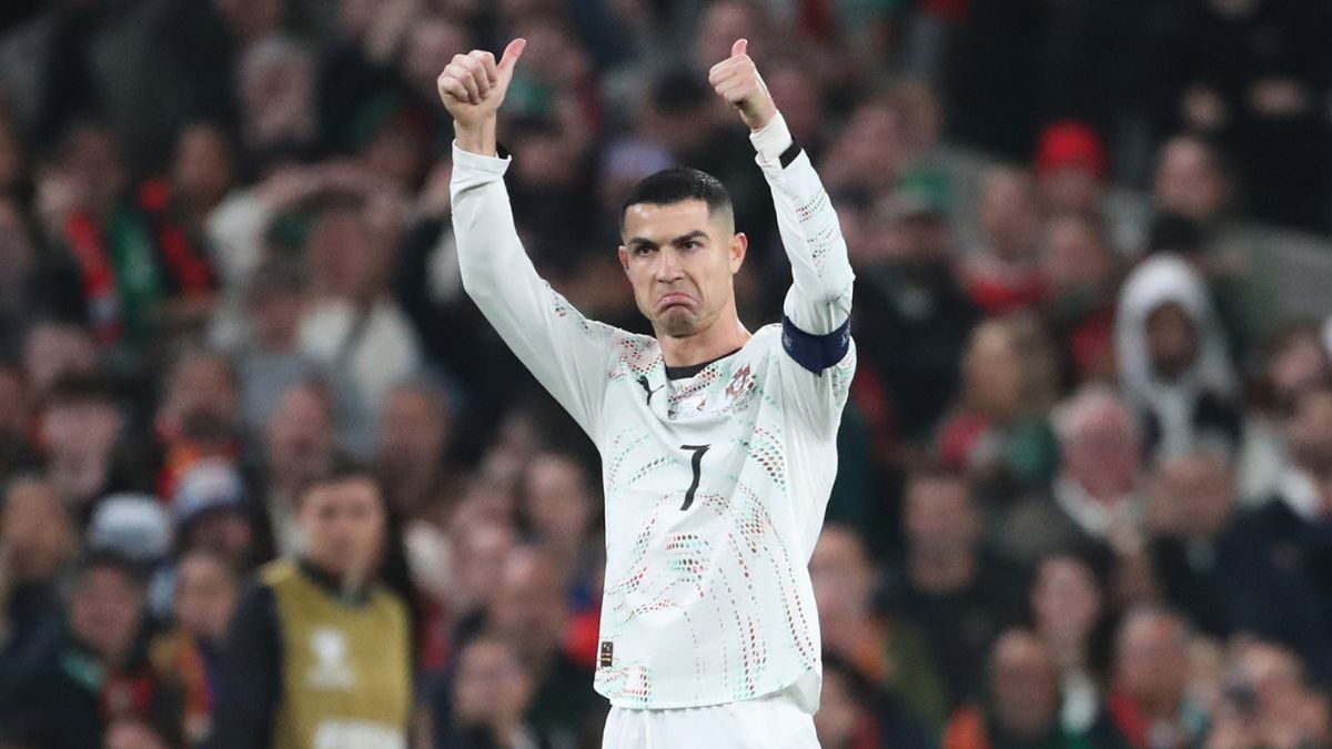 CR7 en un juego de Eliminatorias de la UEFA con Portugal. Foto: Agencia AP.