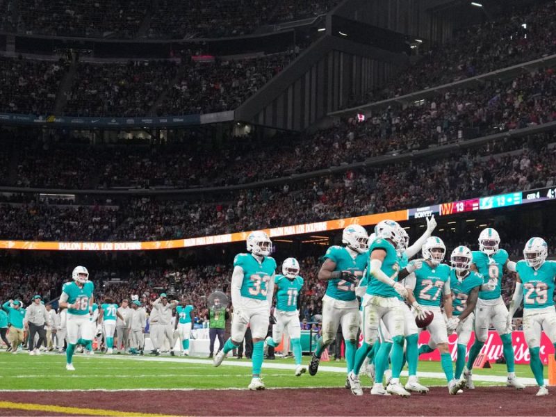 Miami Dolphins se llevó el triunfo ante Washington Commanders en el Santiago Bernabéu, casa del Real Madrid. Foto: Agencia AP.