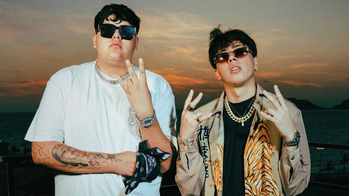 Degezeta y Jacobbo, artistas de reggaetón mexicano, promocionando su sencillo Chanel