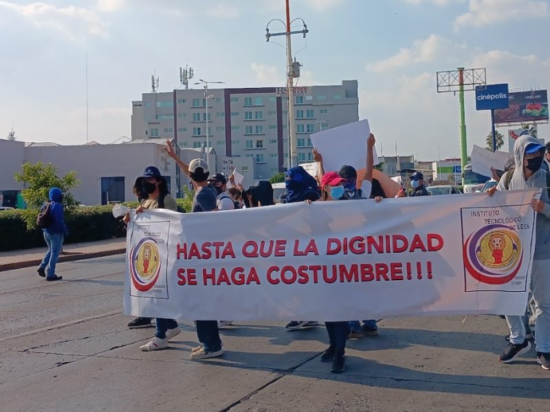 Estudiantes del Tec de León