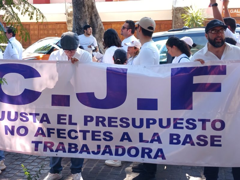 Trabajadores del Poder Judicial protestan por falta de pago tras despidos