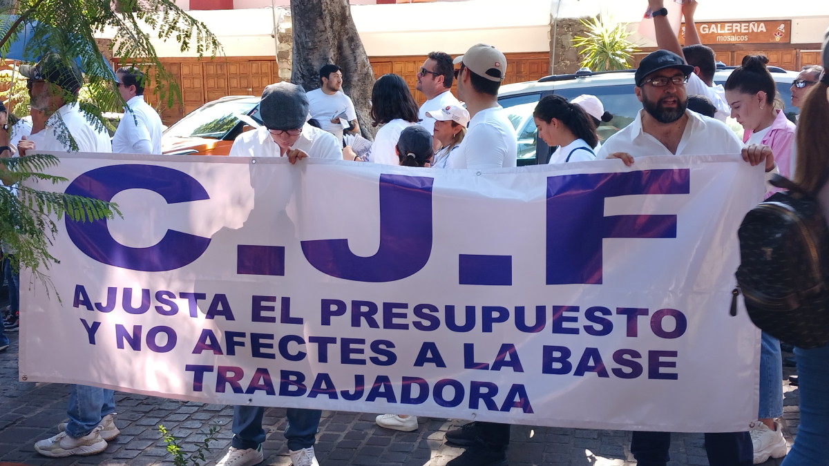 Trabajadores del Poder Judicial protestan por falta de pago tras despidos