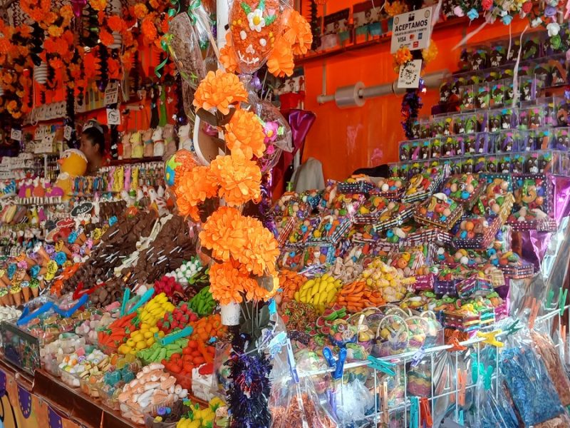 Durante cuatro generaciones y 70 años, la familia de Rita Montes Martínez, del negocio Calaverrita, ha realizado el tradicional dulce del alfeñique