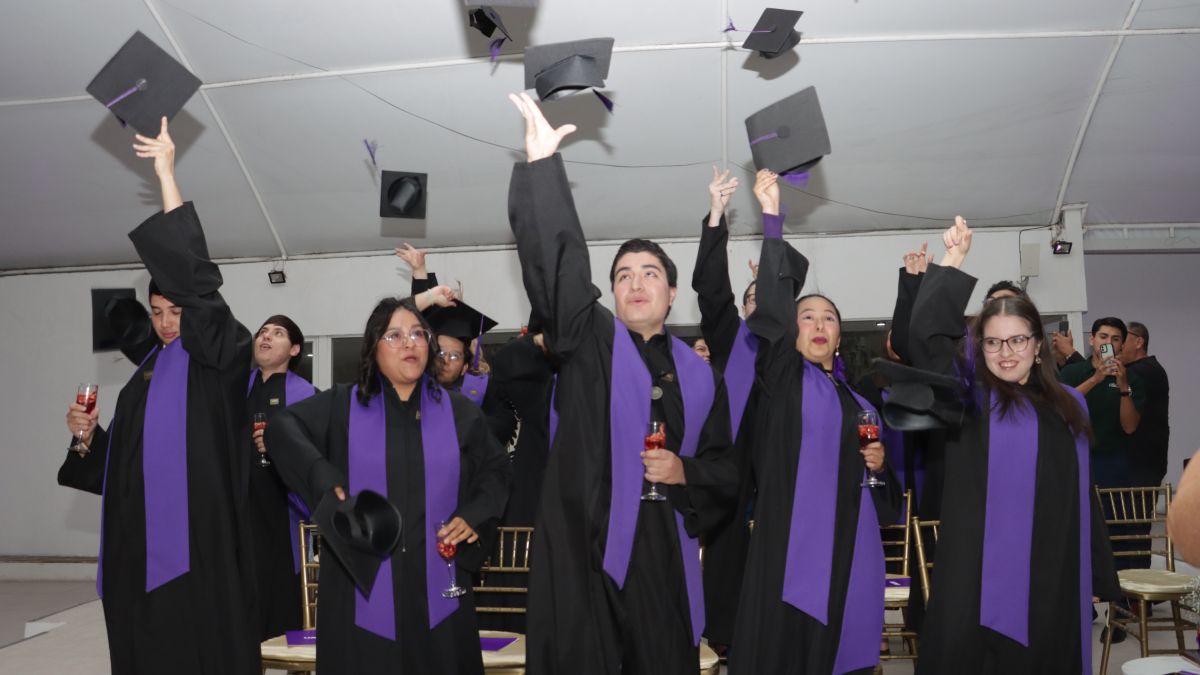 Graduación Universidad Meridiano Umeri