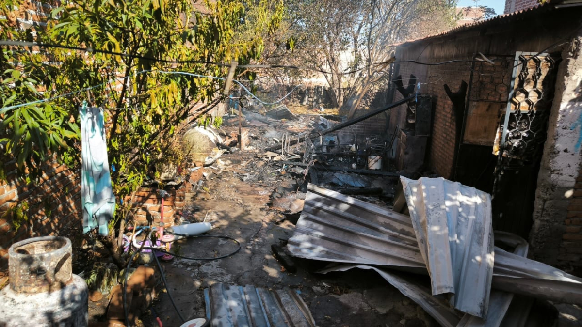 Incendio en zona centro de Moroleón 1