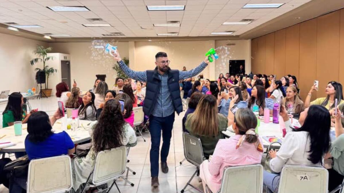 Juandaniel Osuna ganador de Concurso de libro Sonorense