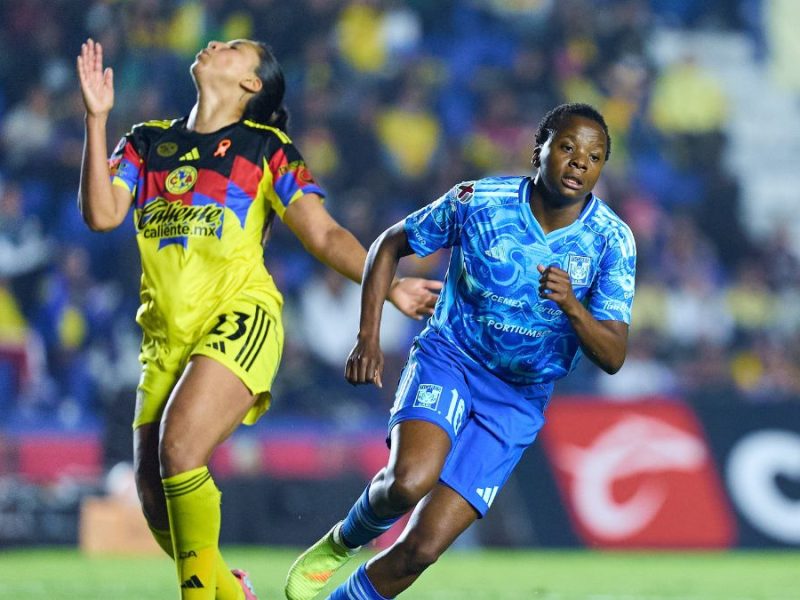 Kgatlana celebra el 3-2 parcial de Tigres ante América en la final femenil. MexSport.