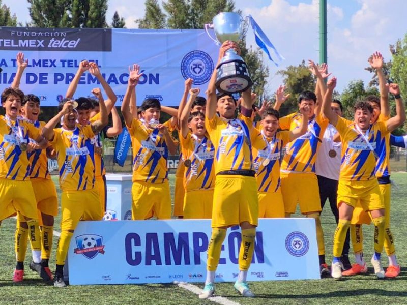La selección de Aguascalientes celebra el título en la Copa Telmex 2025.