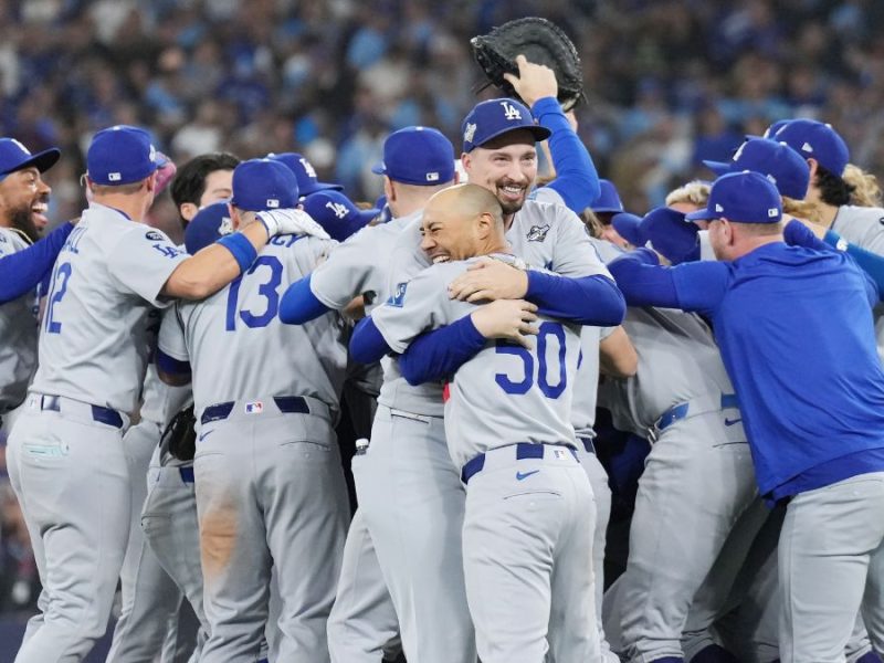 Los Dodgers celebran su victoria en la Serie Mundial.