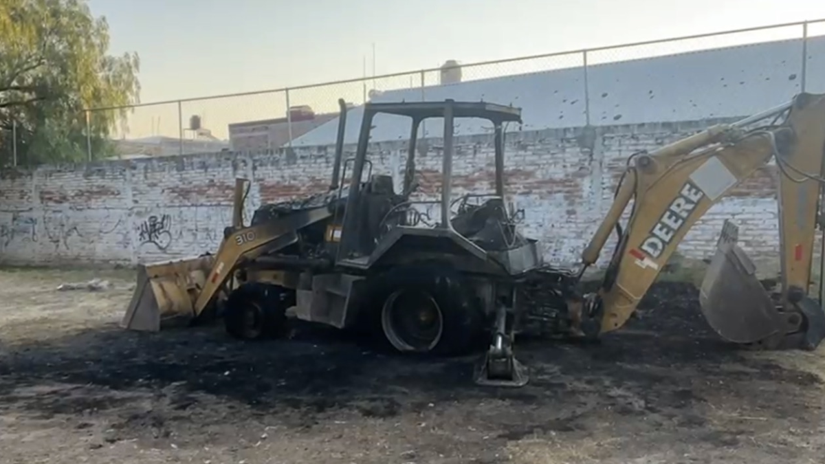 Maquinaria incendiada en Celaya 03