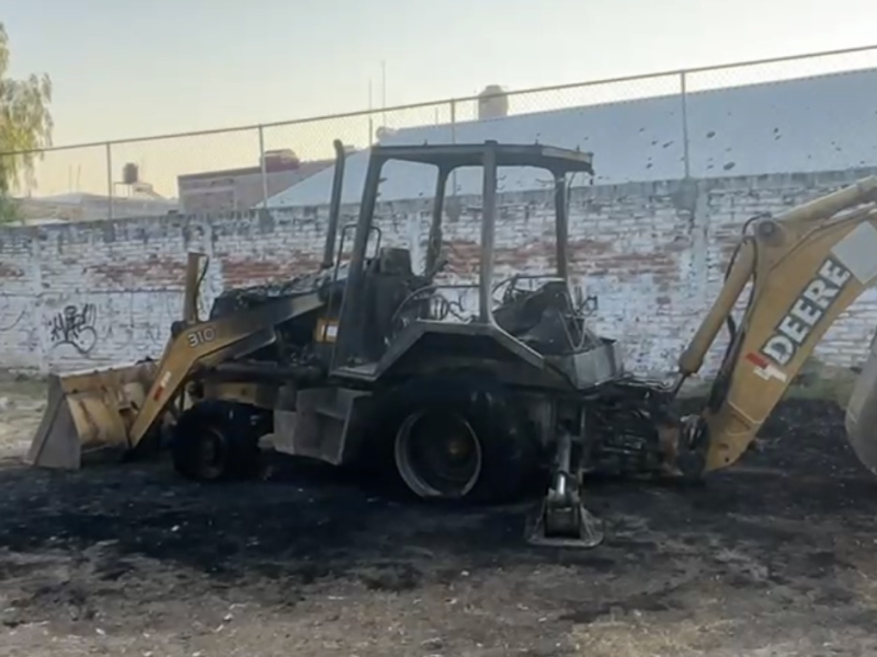 Maquinaria incendiada en Celaya 03