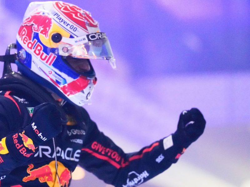Max Verstappen celebra su victoria en el Gran Premio de Qatar 2025. AP.