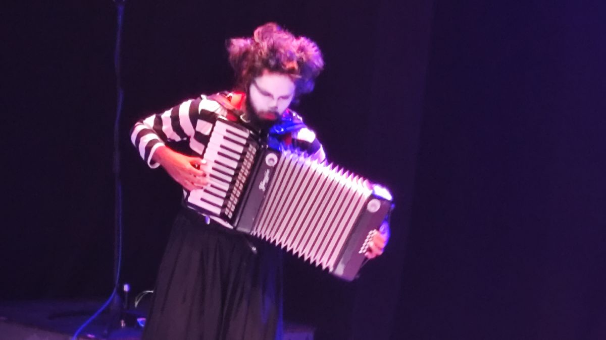 Obra de teatro Un viaje al Interior de la Pluma Blanca