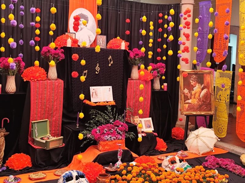 Ofrenda de Día de Muertos del Archivo Histórico León (1)