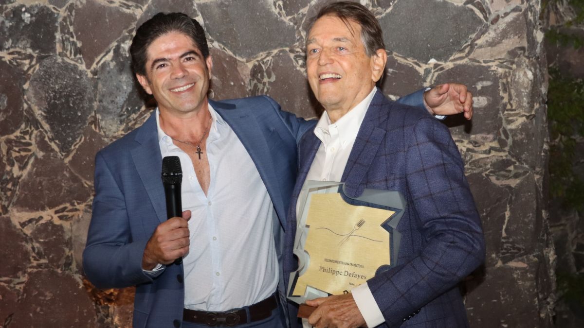 Philippe Defayes reconocido por Grupo Innova