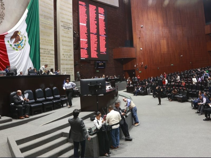 Posponen dictamen de revocación de mandato