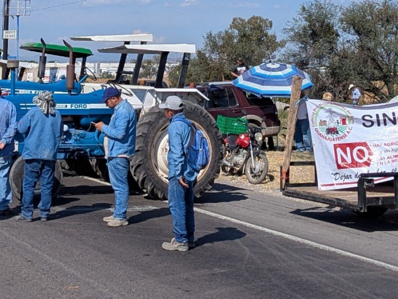 Productores agrícolas bloquearon carreteras