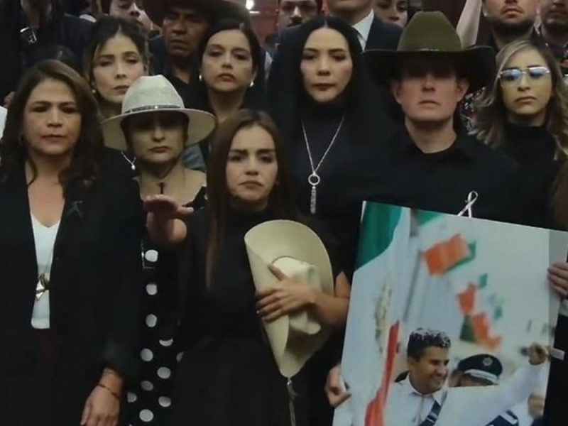 Viuda de Carlos Manzo toma protesta como alcaldesa de Uruapan