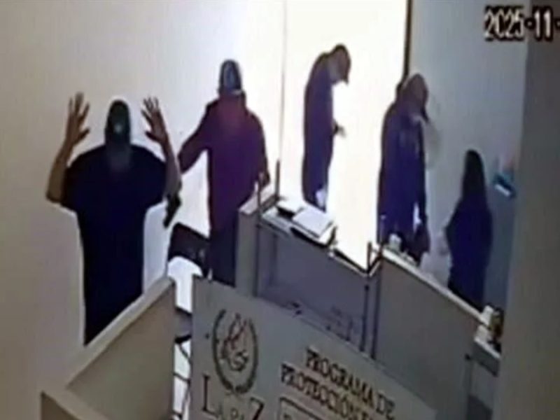 Asaltan funeraria de Uruapan