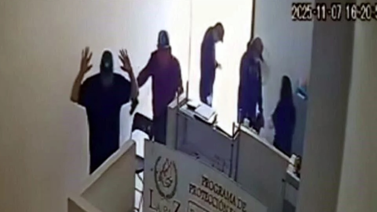 Asaltan funeraria de Uruapan