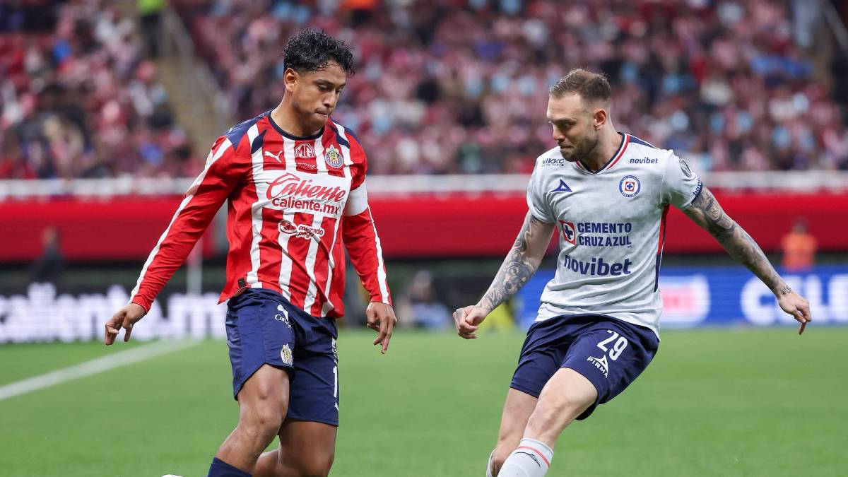 Chivas deja ir la ventaja y complica su camino ante Cruz Azul